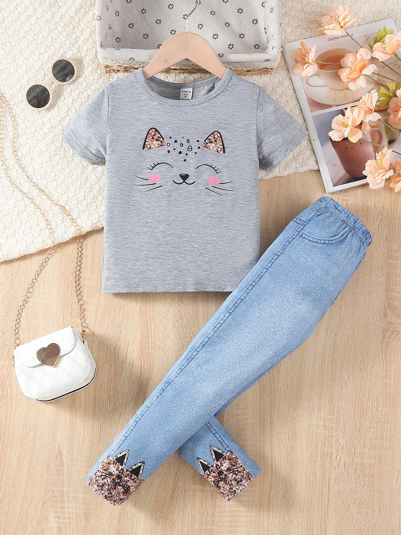 Young Girl Cute Cat Smiling Face Print T-Shirt And Jeans With Beads Decoration Pants Set For Casual, Sport And Daily Wear In Summer