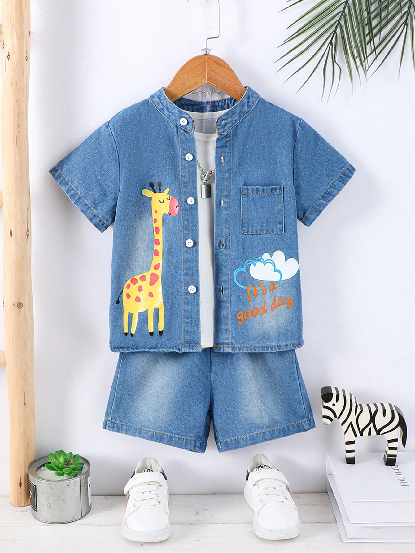 Young Boy Casual Giraffe Pattern Jacket With Pockets And Denim Shorts Two Piece Set