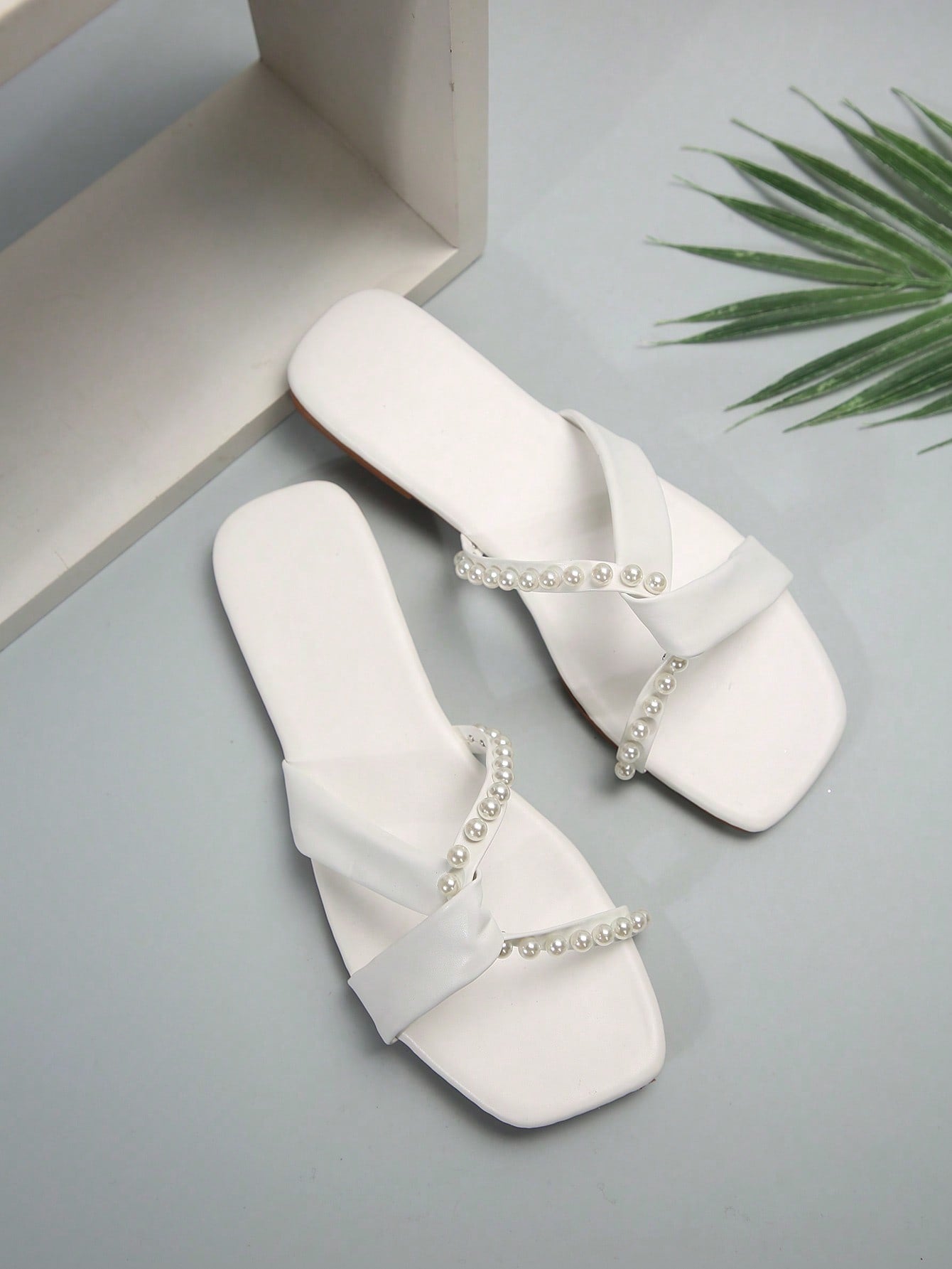 Women Rhinestone Decor Twist Detail Flat Sandals, Glamorous Slide Sandals For Beach