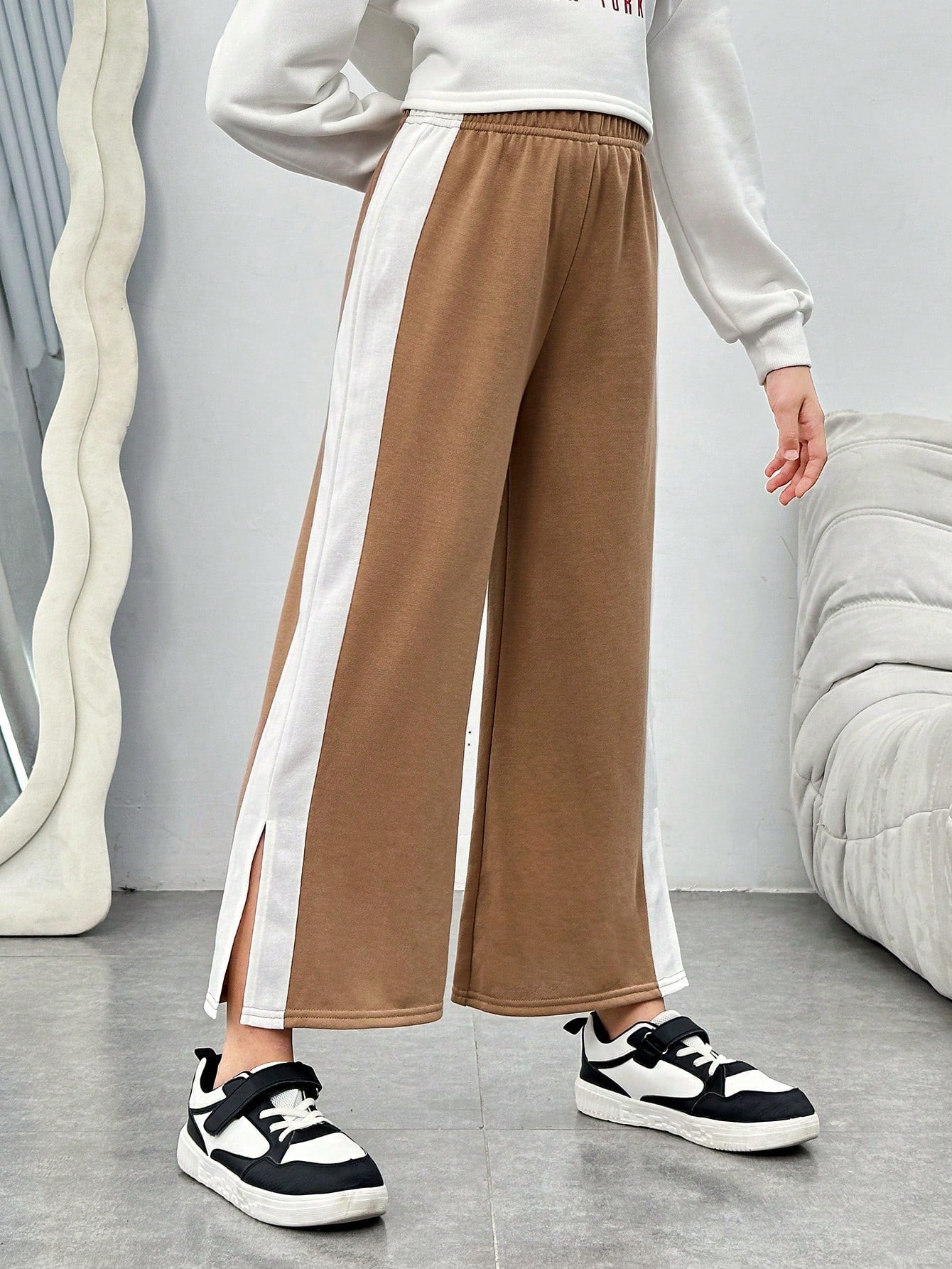 Tween Girl Contrast Side Seam Split Hem Wide Leg Sweatpants