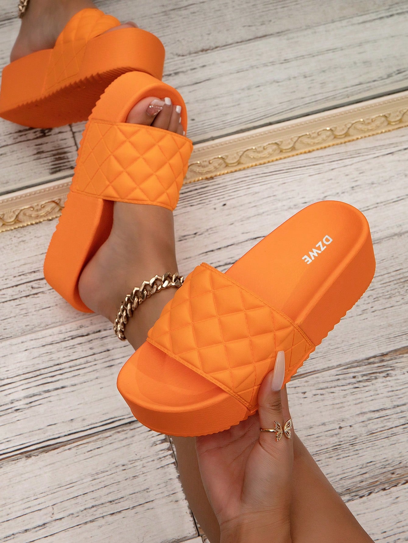 New Summer Ladies Fashionable Wave Pattern Thick-Soled Height-Increasing Apricot Color Slippers For Outdoor Beach Comfort