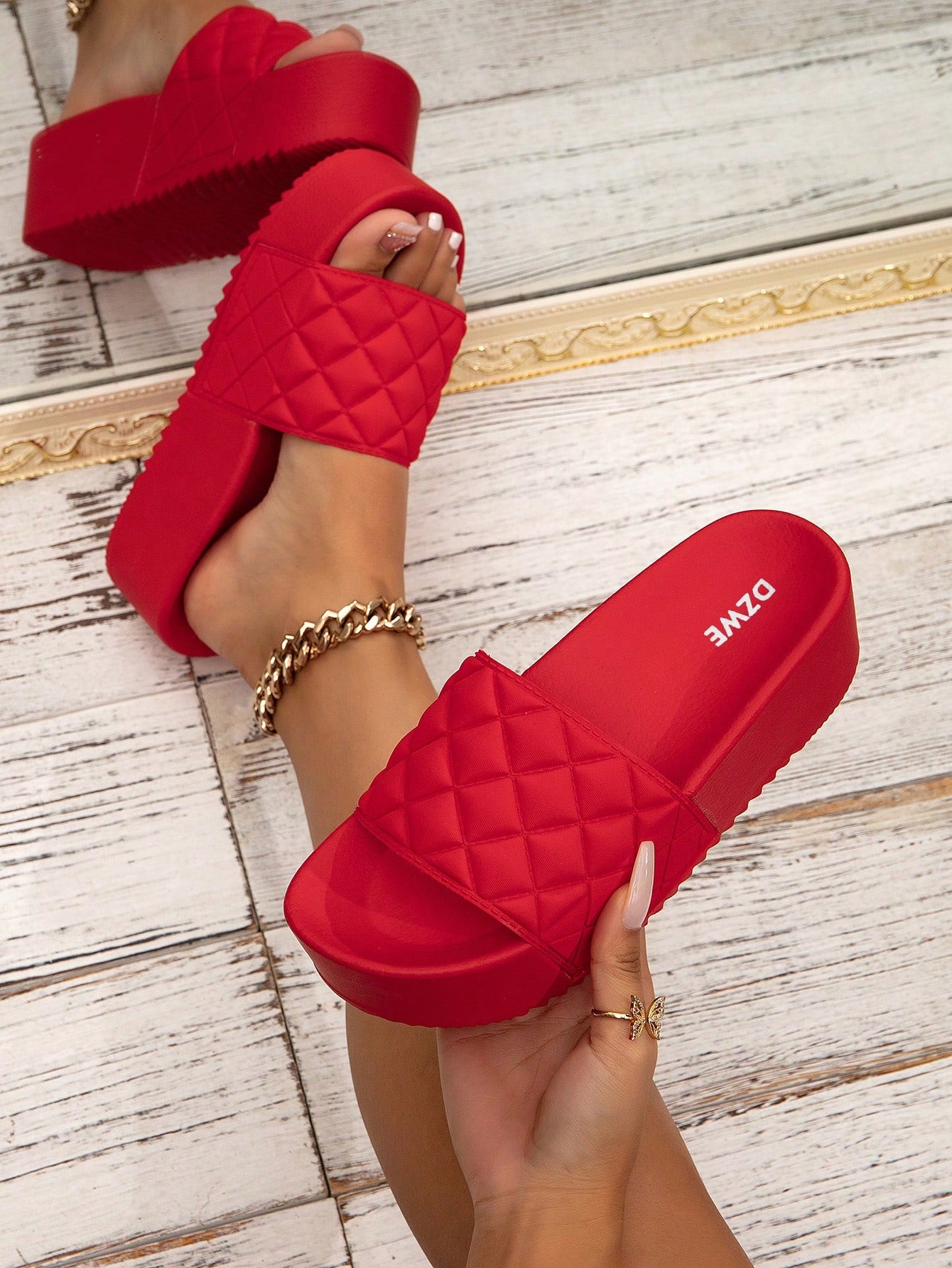 New Summer Women's Casual Fashion Thick-Soled Wedge Heel Red Wave Patterned Outdoor Beach Comfortable Sandals