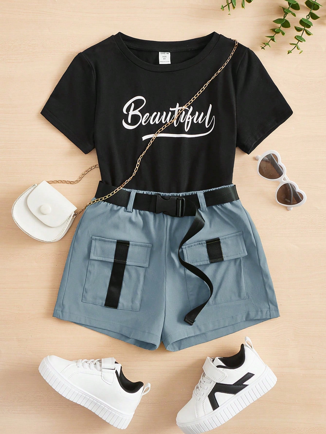 Tween Girl Letter Graphic Tee & Flap Pocket Belted Shorts