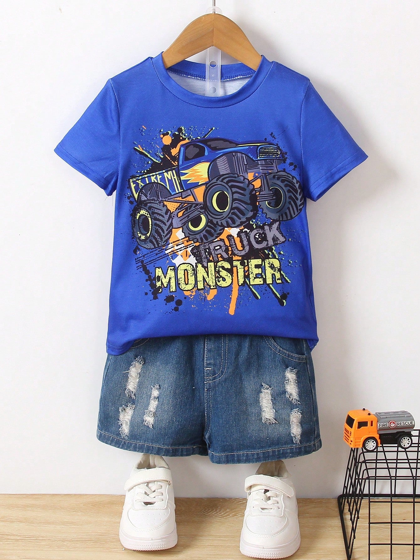 Young Boy's Car & Letter Print T-Shirt