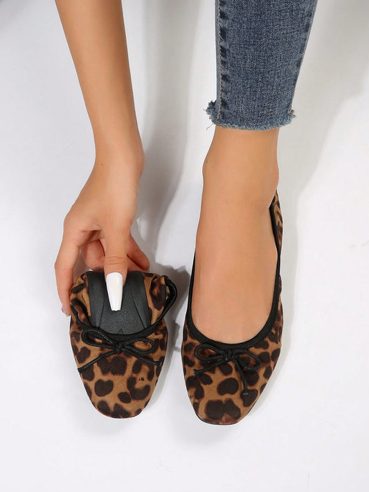 Ladies' 2024 Spring/Summer New Casual, Comfortable, Foldable, Lightweight, Versatile, Leopard Printed Imitation Suede Cloth Bowknot Foldable Square-Toed Dance Shoes