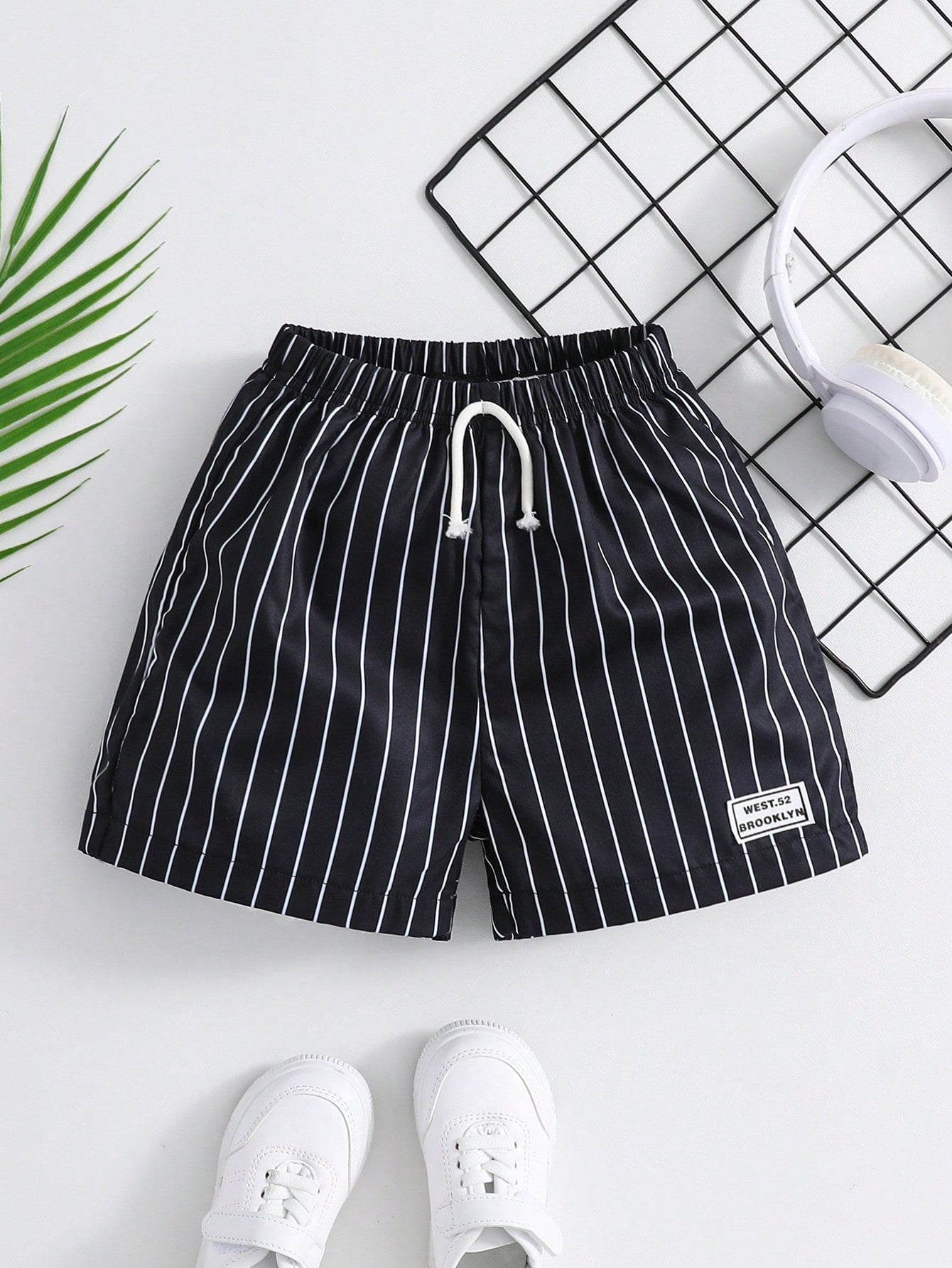 1pc Young Boy Leisure Simple Stripe & Floral Print Casual & Sporty & Vacation Shorts For Daily Wear, Travel, Playgrounds, Spring & Summer