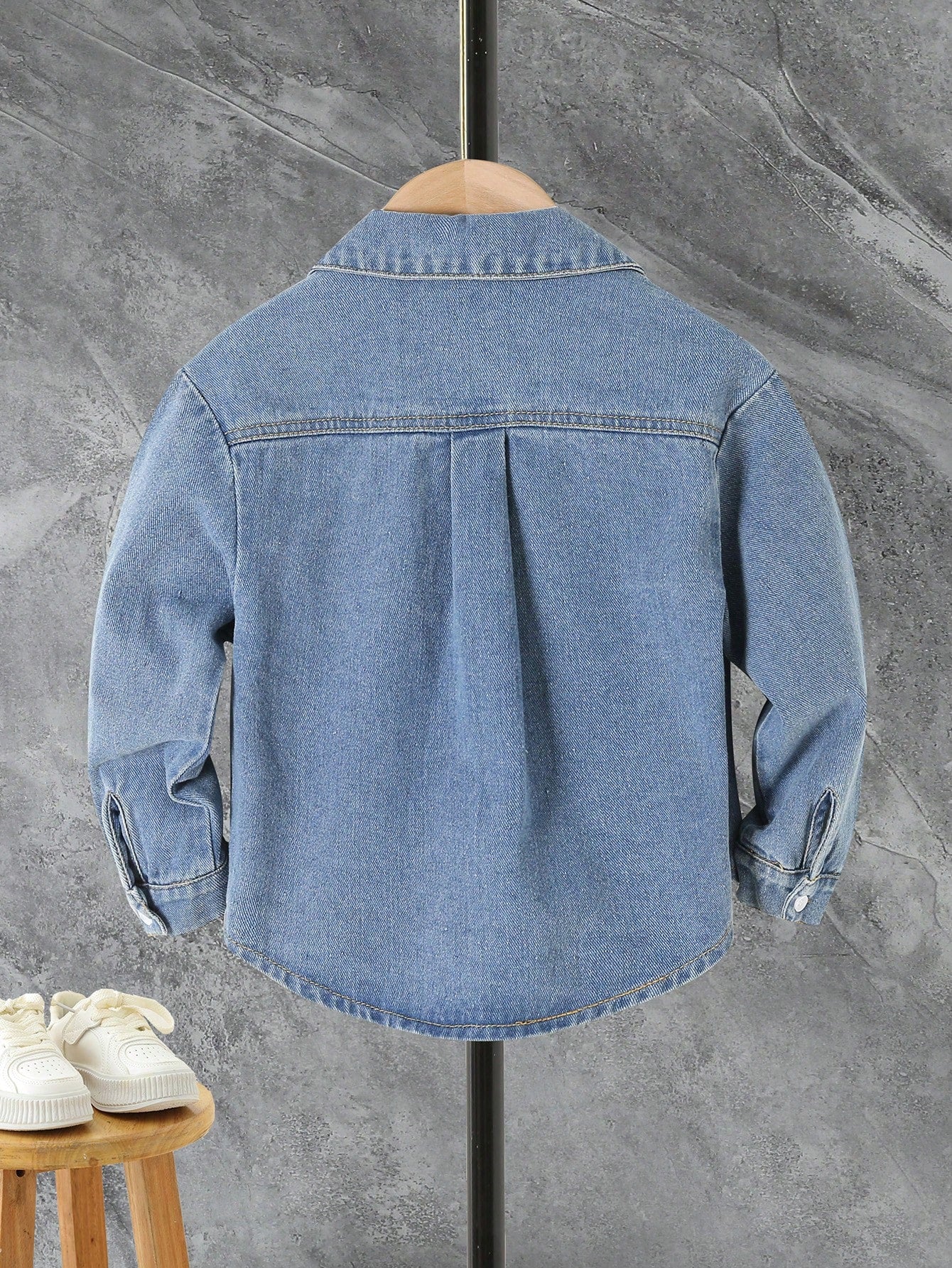 Kids Young Boy Casual Fashionable Denim Shirt With Flap Pockets On The Front