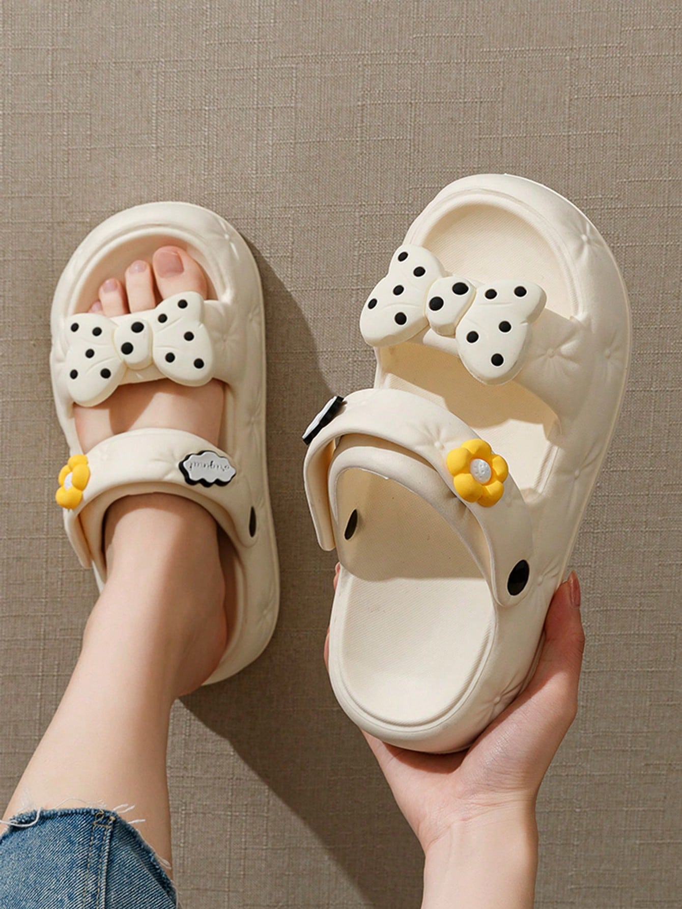 Women's Thick-Soled Cartoon Slippers With Bowknot, Non-Slip, Indoors And Outdoors, Cute And Simple Design, Perfect For Vacation Style