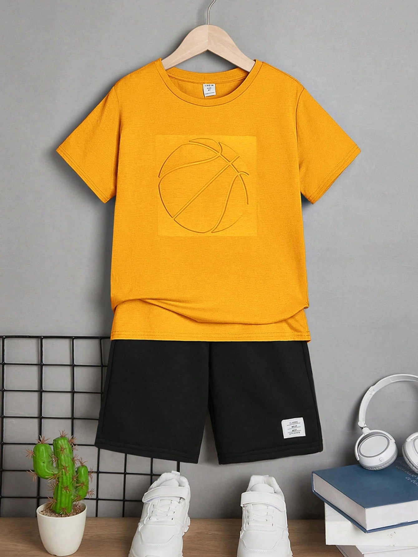 Tween Boy Basketball Pattern Tee & Letter Patched Detail Shorts