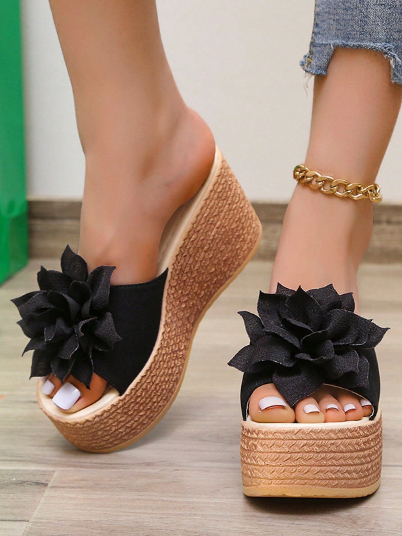 New Spring/Summer Thick-Soled Wedge Heeled Sandals With Waterproof Platform, Big Flower Decor, Bohemian-Style Open-Toe Peep Toe Slippers For Beach Vacation In Large Size