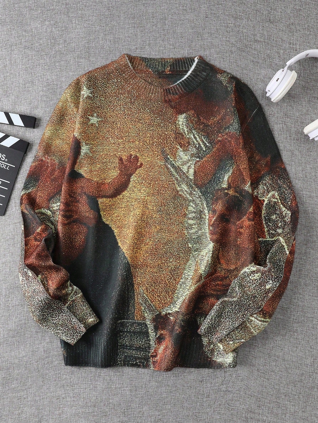 Men's Round Neck Long Sleeve Portrait Patterned Sweater