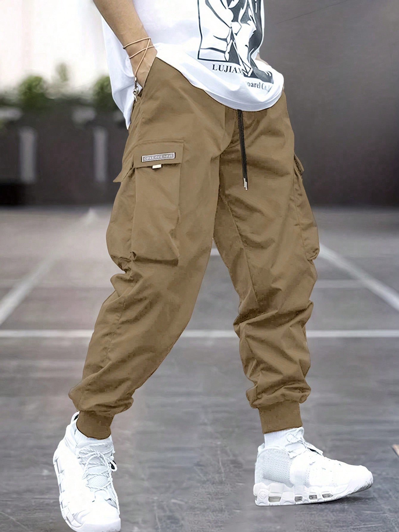 Men Letter Graphic Flap Pocket Drawstring Waist Cargo Pants