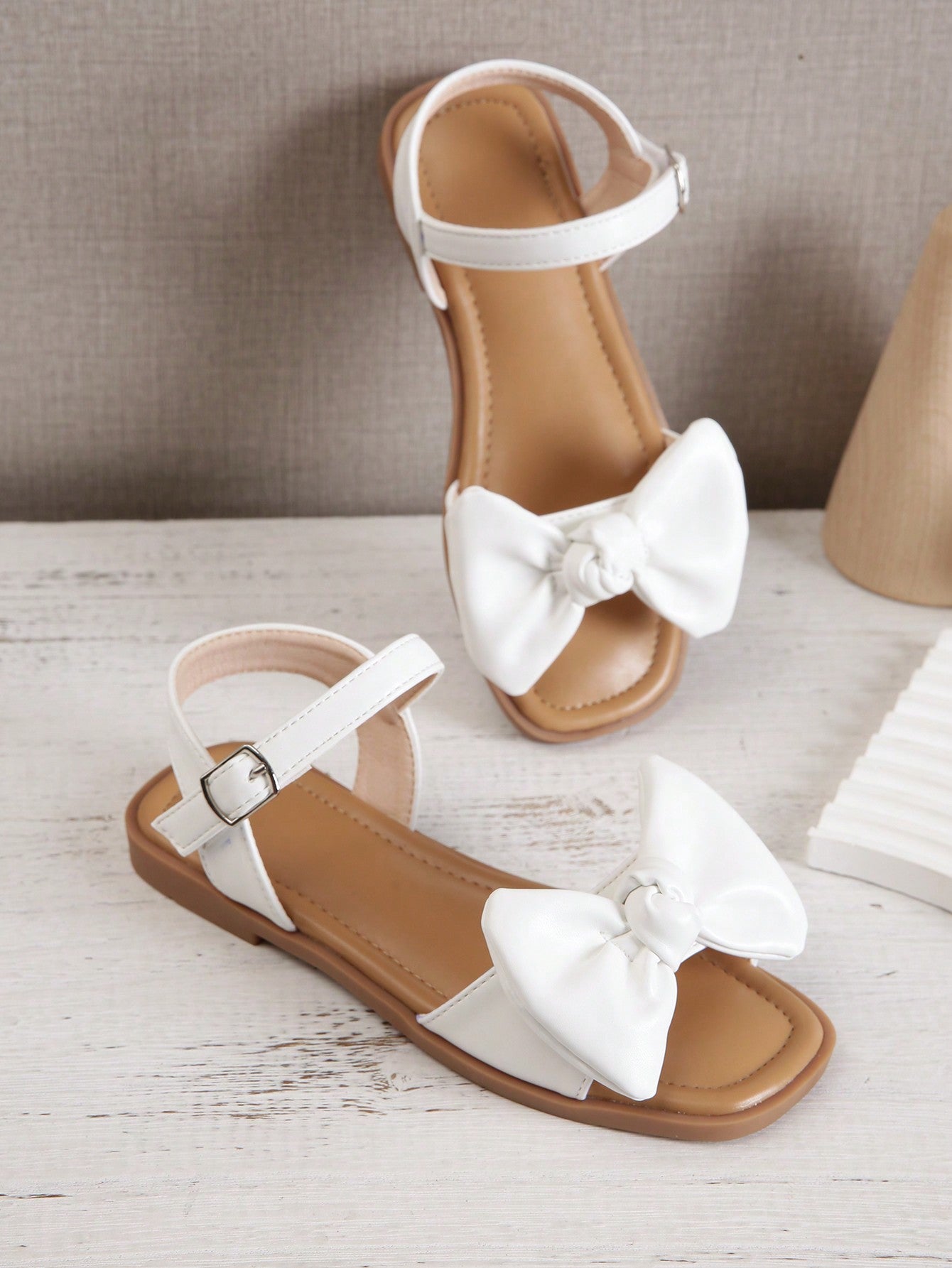 Fashionable Girls' White Flat Sandals For Summer Casual Wear