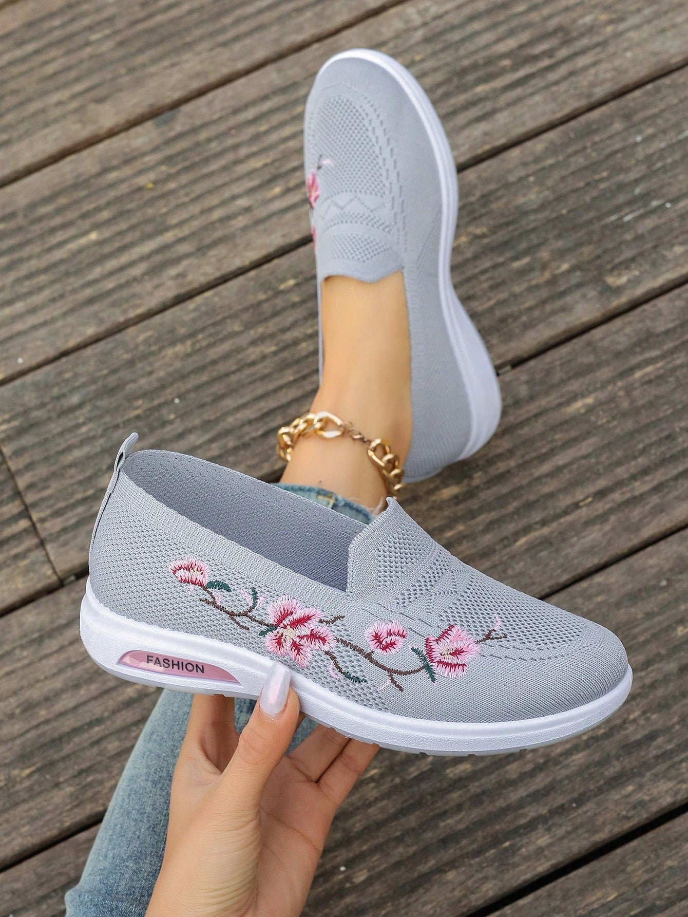 Women'S Slip-On Embroidery Sneakers, Soft Breathable Sole, Casual Sports Shoes