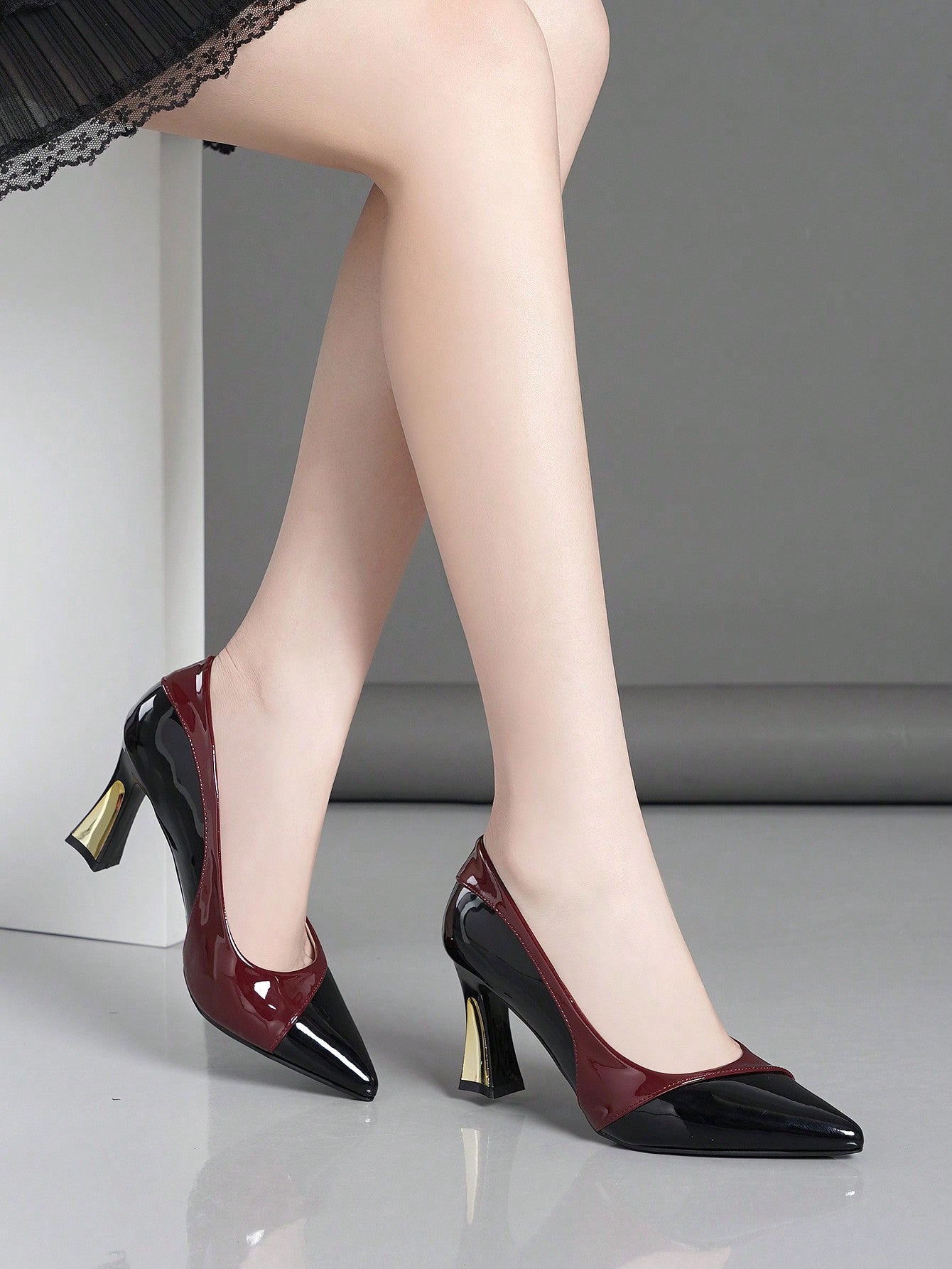 Women's High Heels Pointed Toe Thick Heel Shoes New Color Matching Black White Silver Patent Leather Fashion Women's Shoes