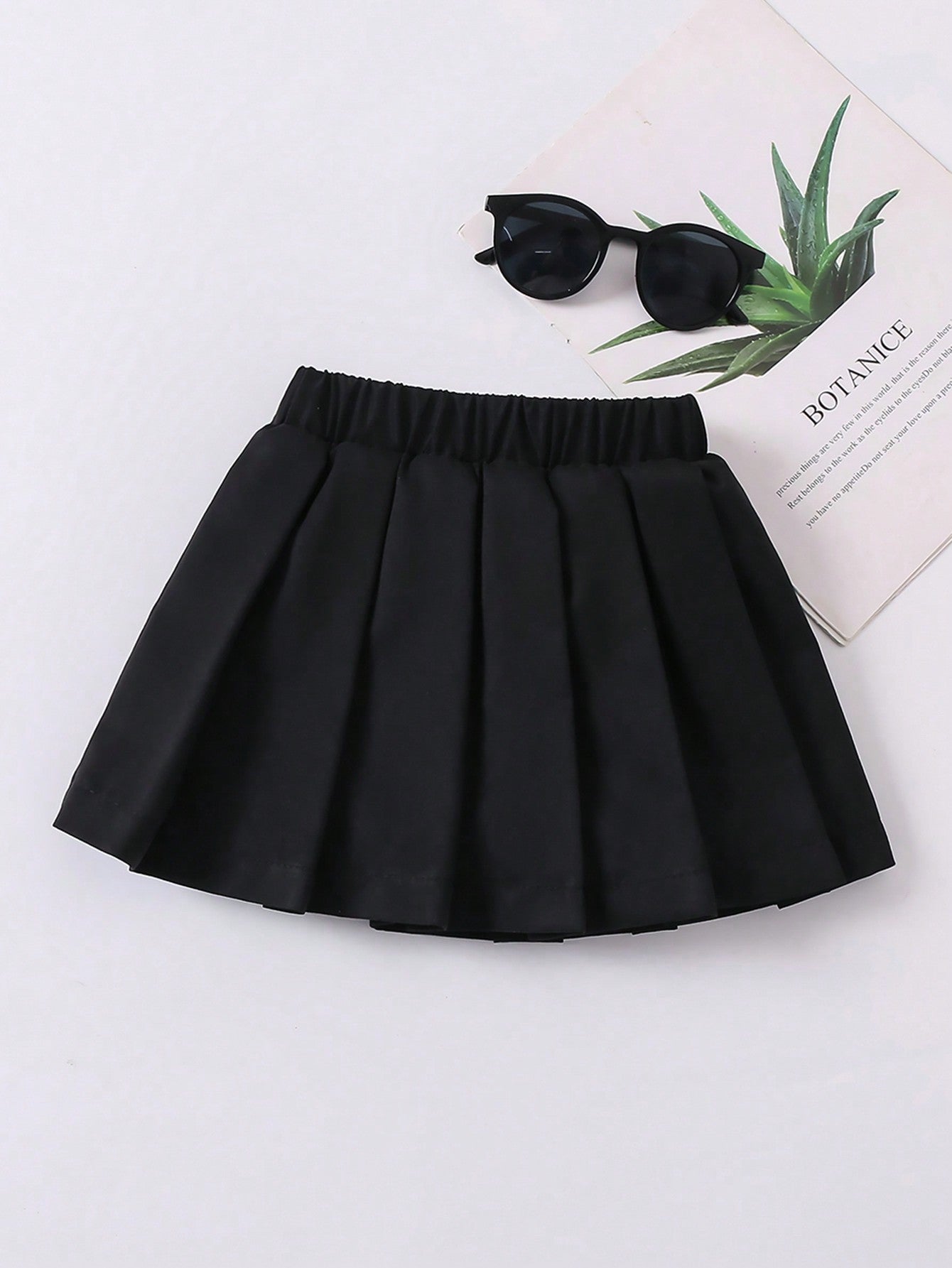 Young Girl Solid Color Pleated Skirt