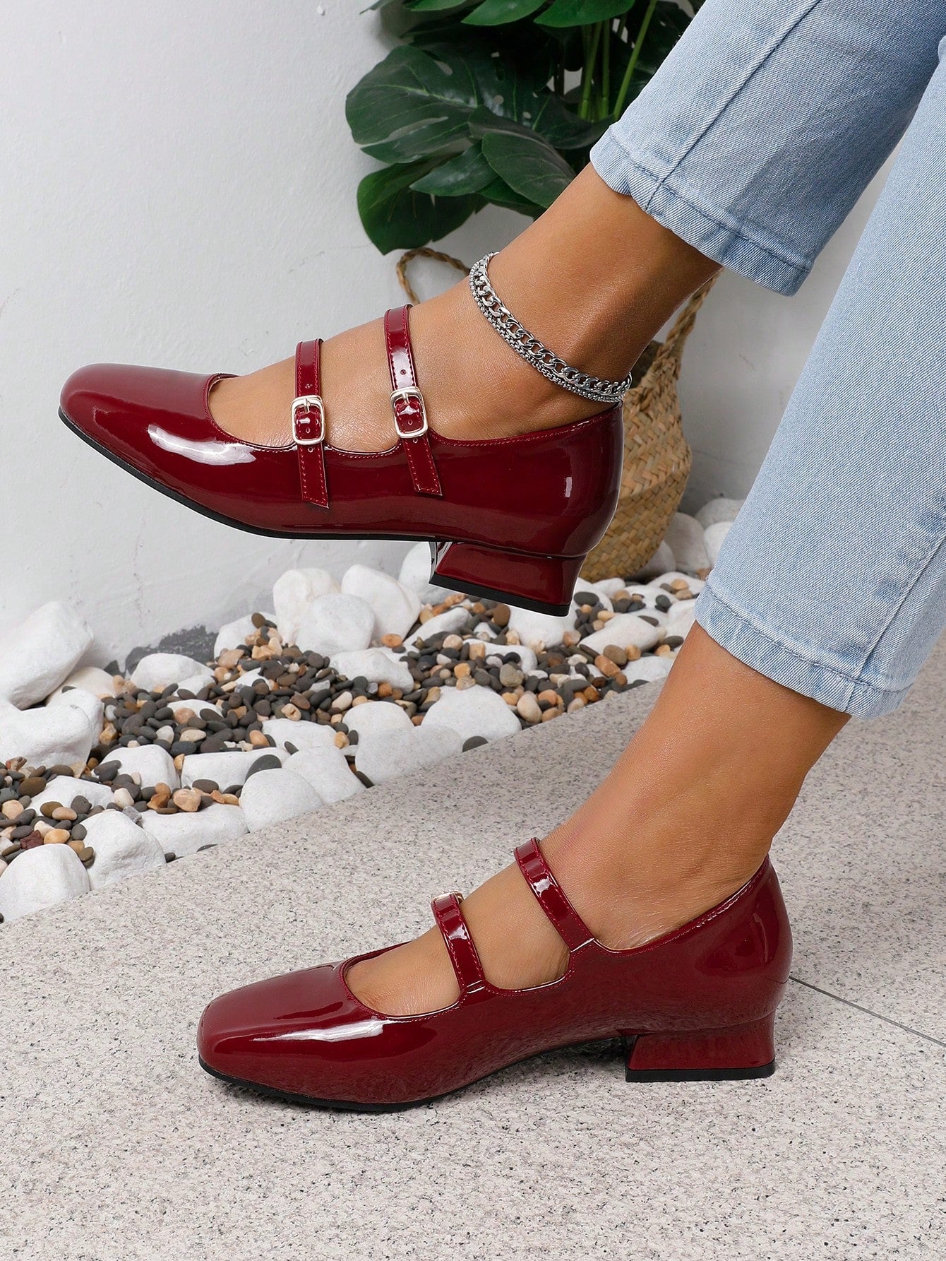 New Fashion Red Mary Jane Pumps Women's Comfortable Chunky Heel Small Leather Shoes Flat Sole Ladies' Shoes