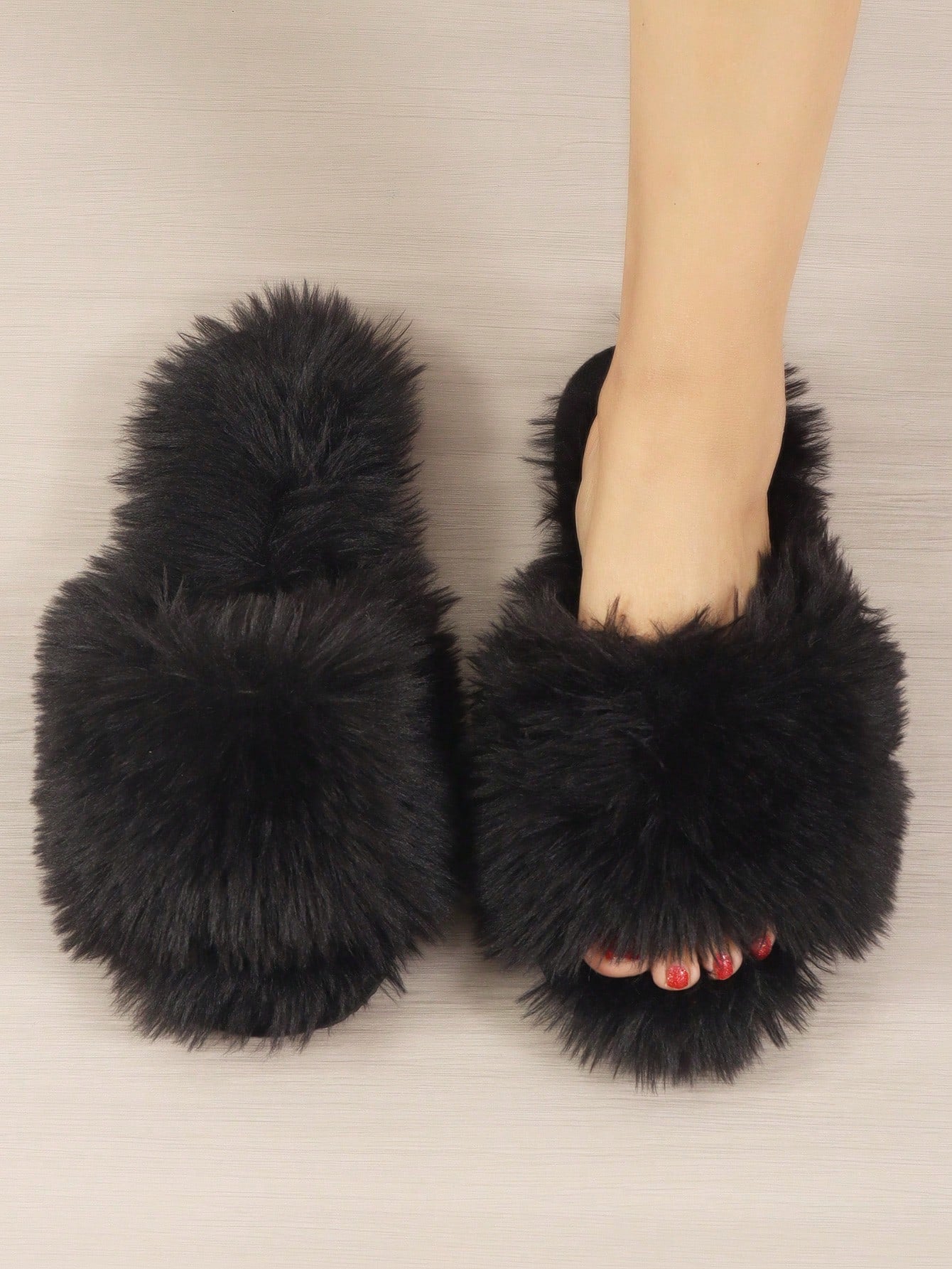 Black Minimalist Fuzzy Bedroom Slippers