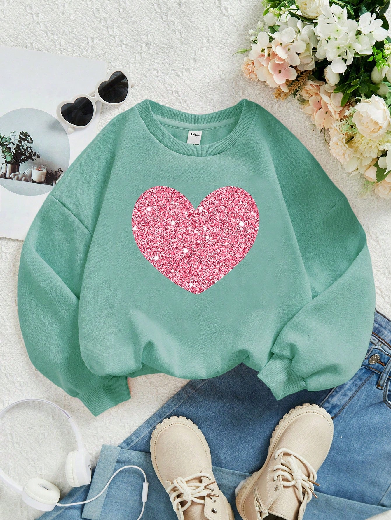 Young Girls' Casual Heart Pattern Long Sleeve Crew Neck Sweatshirt, Suitable For Autumn And Winter