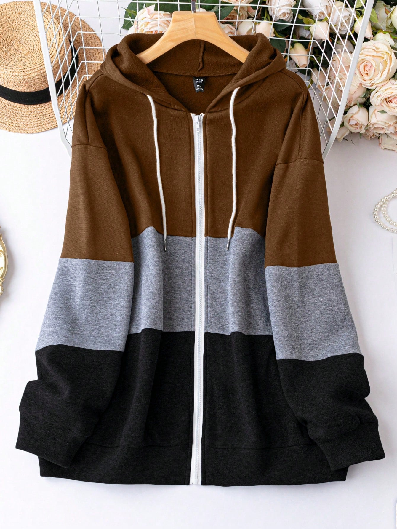 Women's Plus Size Contrast Drawstring Sweatshirt