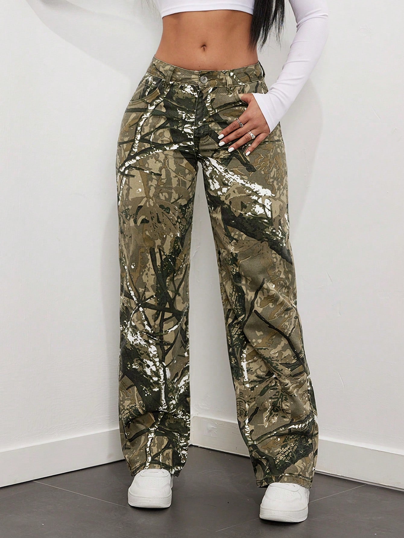 Low-Waisted Printed Washed Straight-Leg Jeans