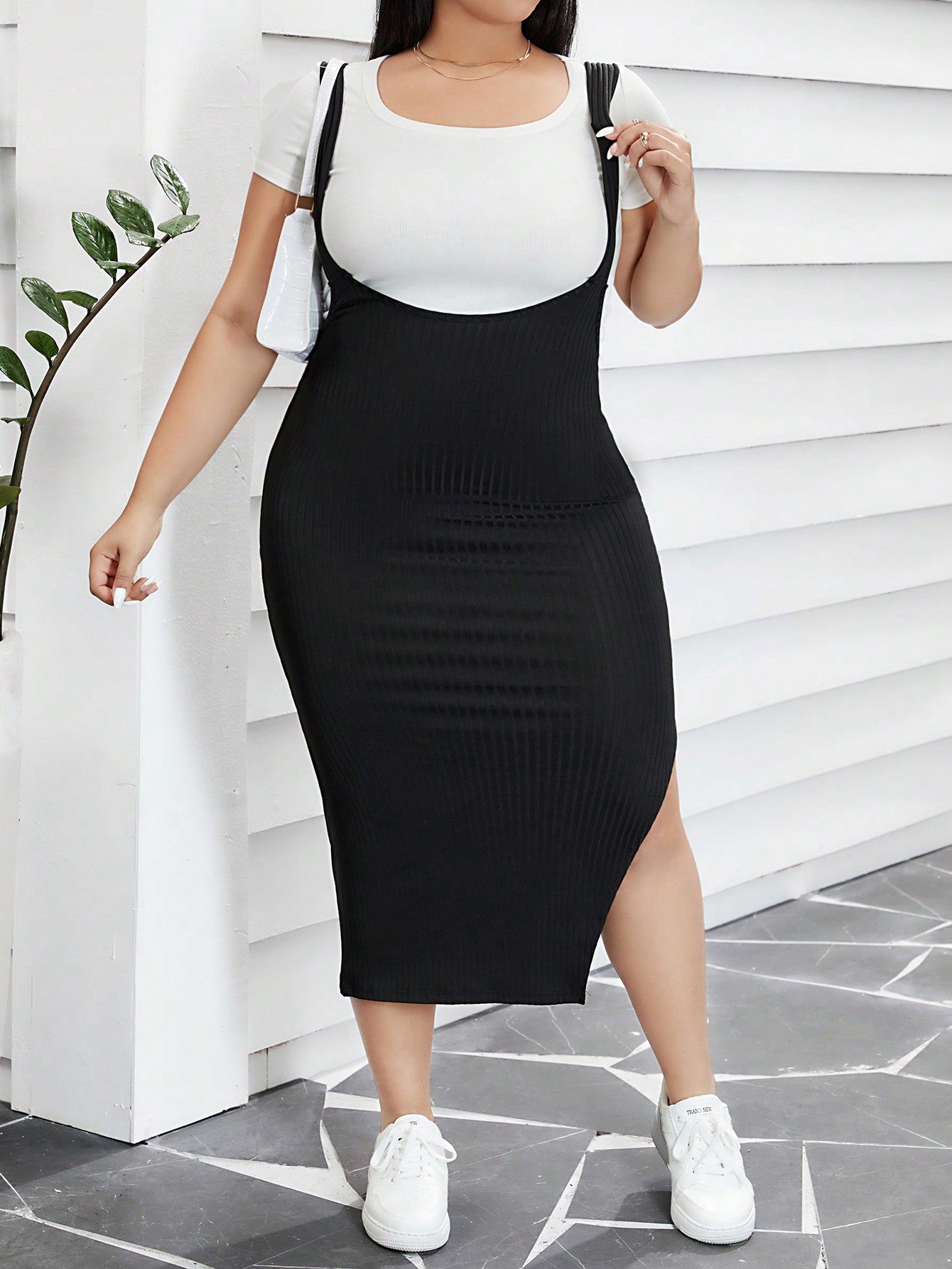 Plus Size Women's Summer Vacation Side Slit Black Suspender Skirt