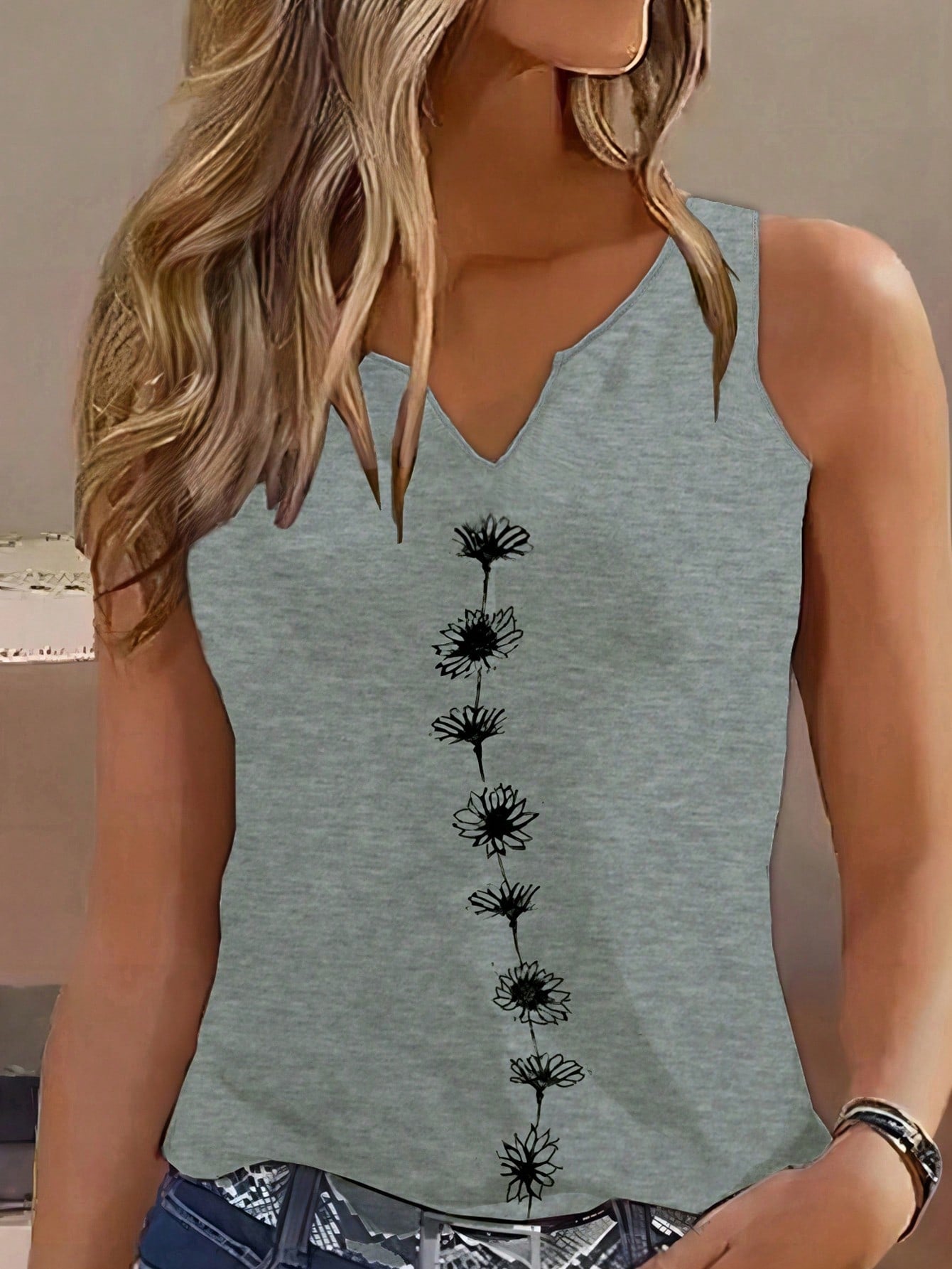 Casual Regular-Fit Notch Neck Floral Print Sleeveless Top