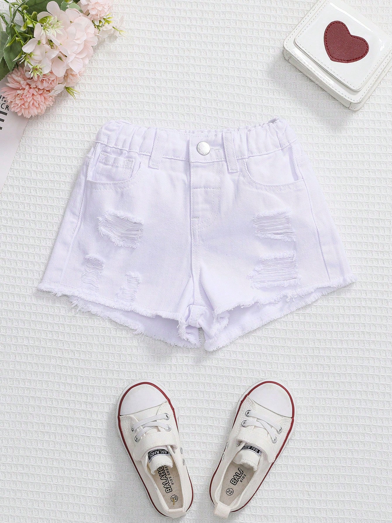 Young Girl All-Match Ripped Wide Leg White Denim Shorts For Casual Outfits