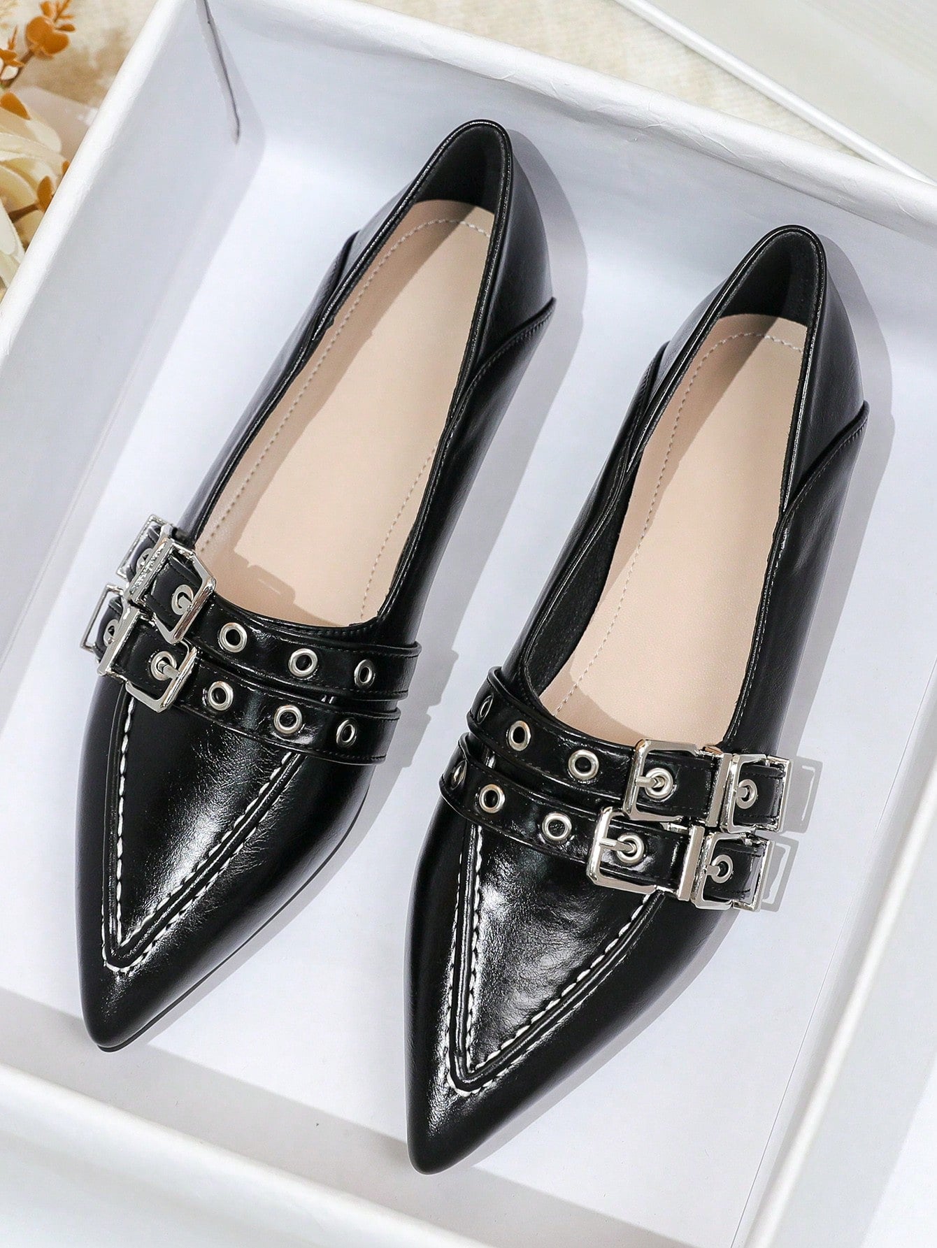 Women Flat Pointed Black Shoes Women Shallow Mouth 2024 Spring And Summer New All-Match Outdoor Wear Professional Work Women Shoes Soft Leather Soft Sole British Style Loafers Large Size Women Shoes 41-43