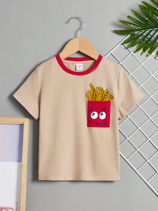 若い男の子のカジュアルなフライドポテトプリントTシャツ