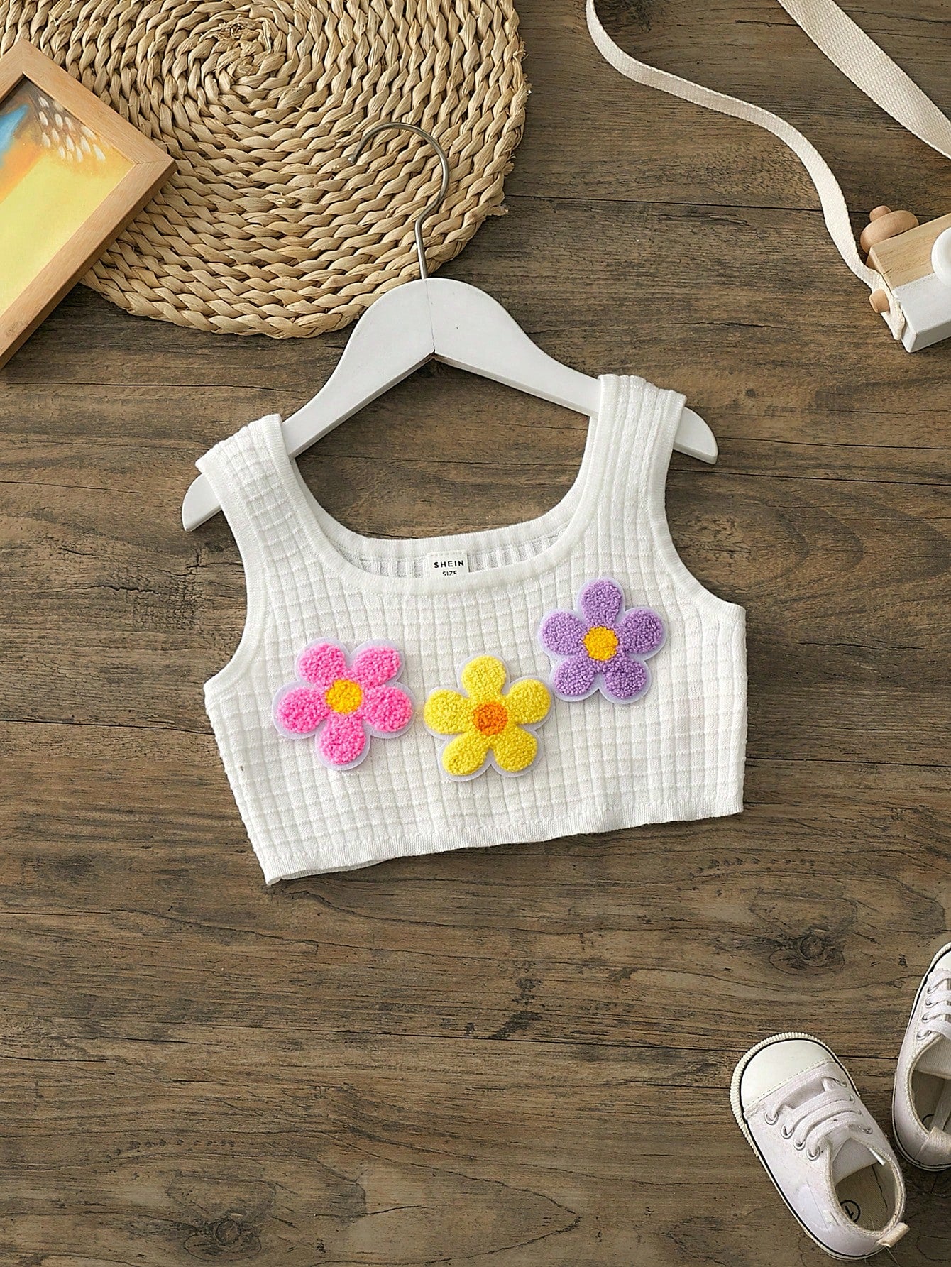 Young Girl's Fashionable And Lovely Knitted Vest Top With 3d Flower Decoration, Summer