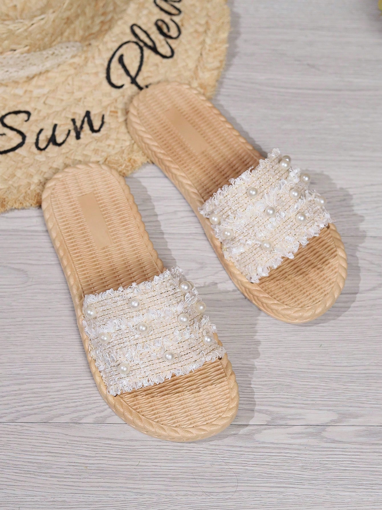 Teenagers' New Pearl Beaded Lace Knitted Lace Design Lightweight Wear-Resistant Fashion Flat Slippers Suitable For Summer Outdoor Vacation Beach