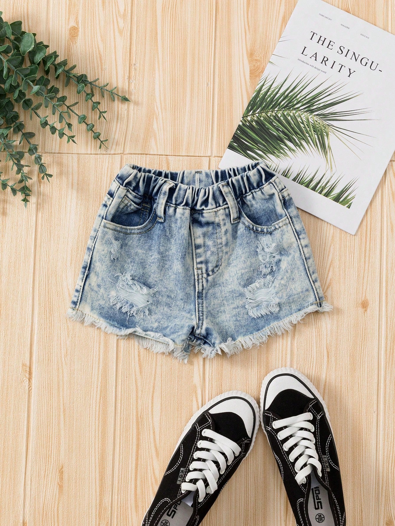 Young Girls' Medium Wash Blue Distressed Denim Shorts With Frayed Hem