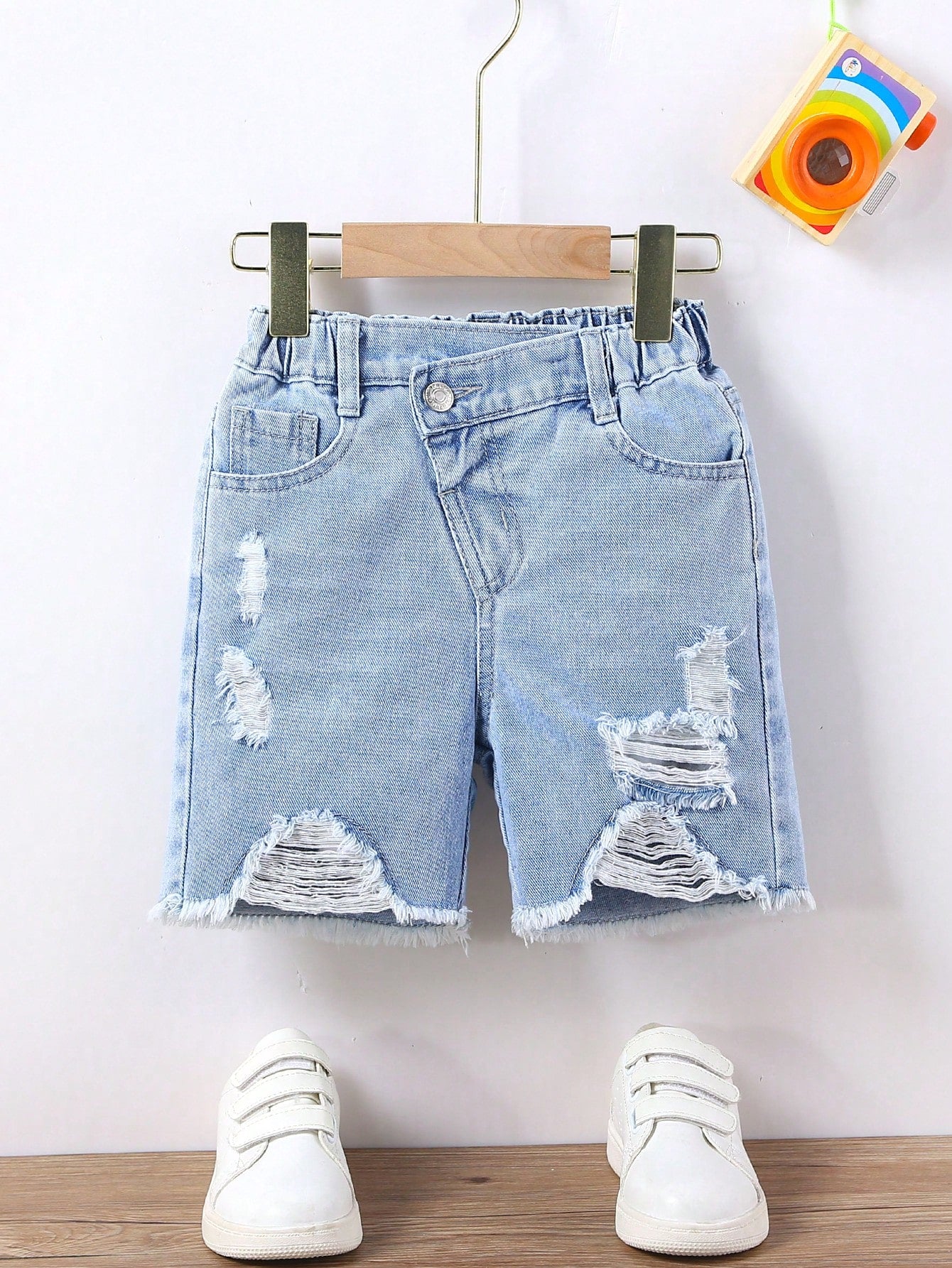 Young Girl's Street Style Cool Distressed Ripped Hole Design Low Waist Light Blue Denim Shorts, Washed Effect