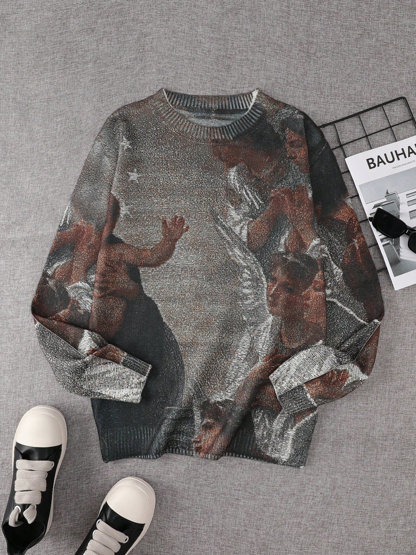 Men's Round Neck Long Sleeve Portrait Patterned Sweater