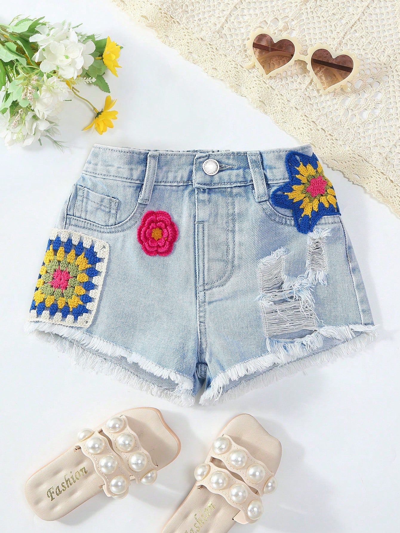 Young Girls' Vintage Bohemian Style Casual Hook Flower & Chapter & Flower Pattern Cut Distressed Washed Light Blue Denim Shorts For Beach Holiday