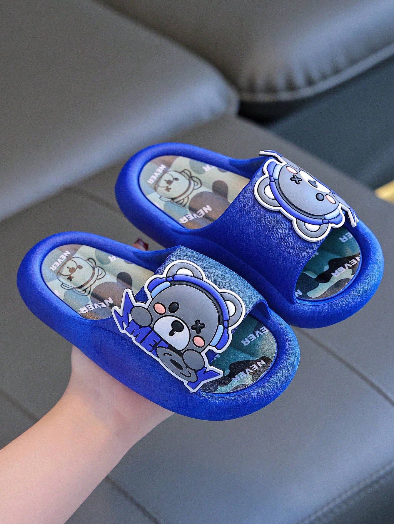 1pair Kids' Summer Pvc Slippers Printed With Music Bear Pattern For Indoor Use, Suitable For Boys In Summer