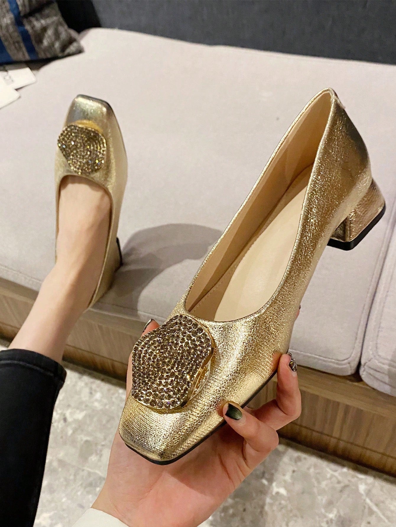 Fashionable Classic Gold Velvet Matched With Metal Rhinestone Buckle Square Toe Chunky Heel Women's Flats