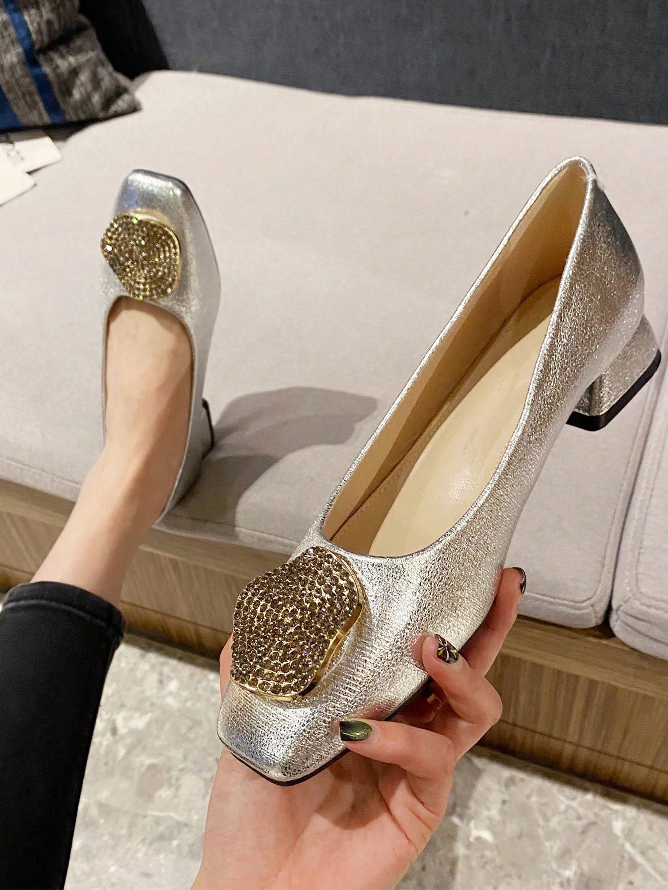 Fashionable Classic Gold Velvet Matched With Metal Rhinestone Buckle Square Toe Chunky Heel Women's Flats