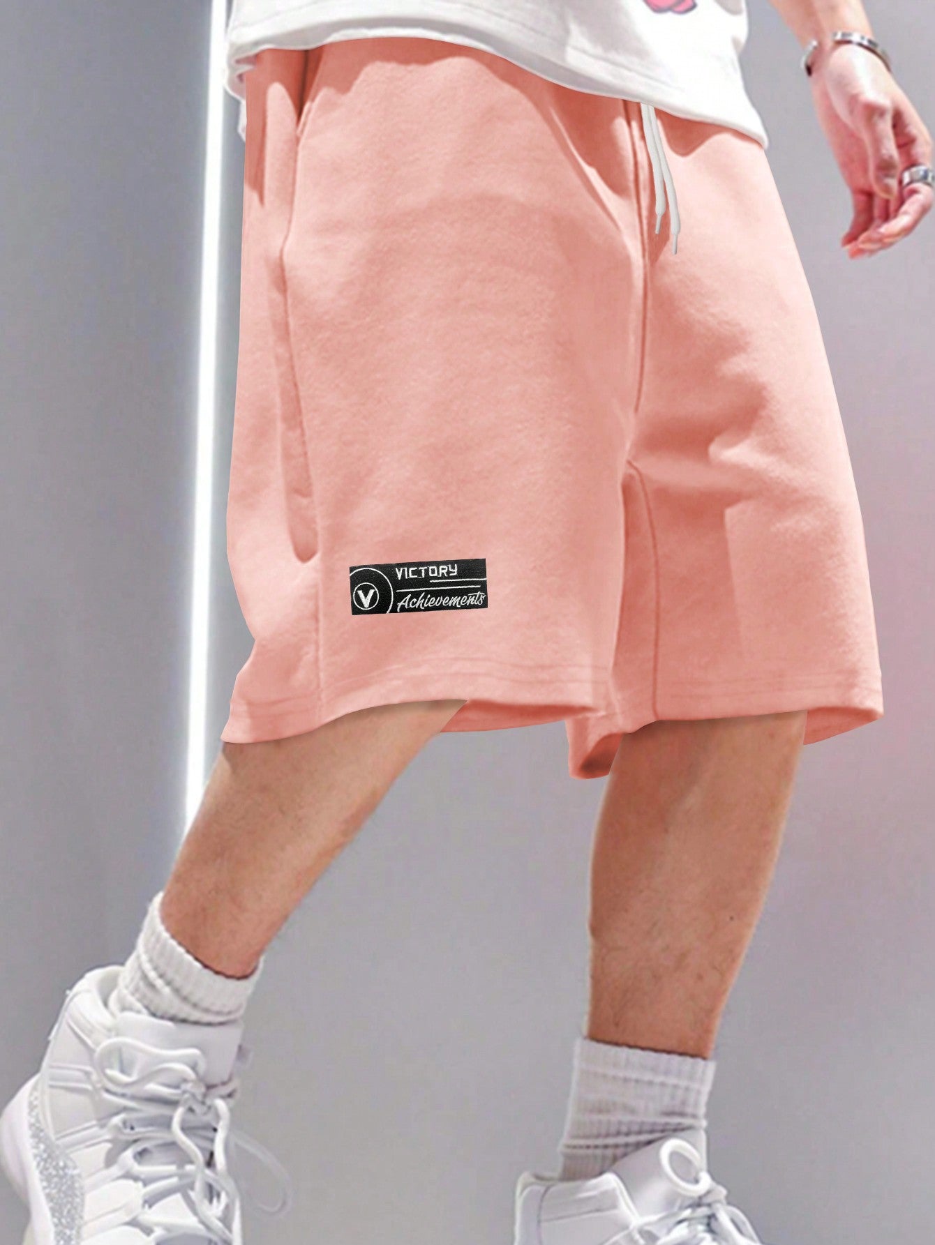 Men Plus Letter Graphic Drawstring Waist Shorts