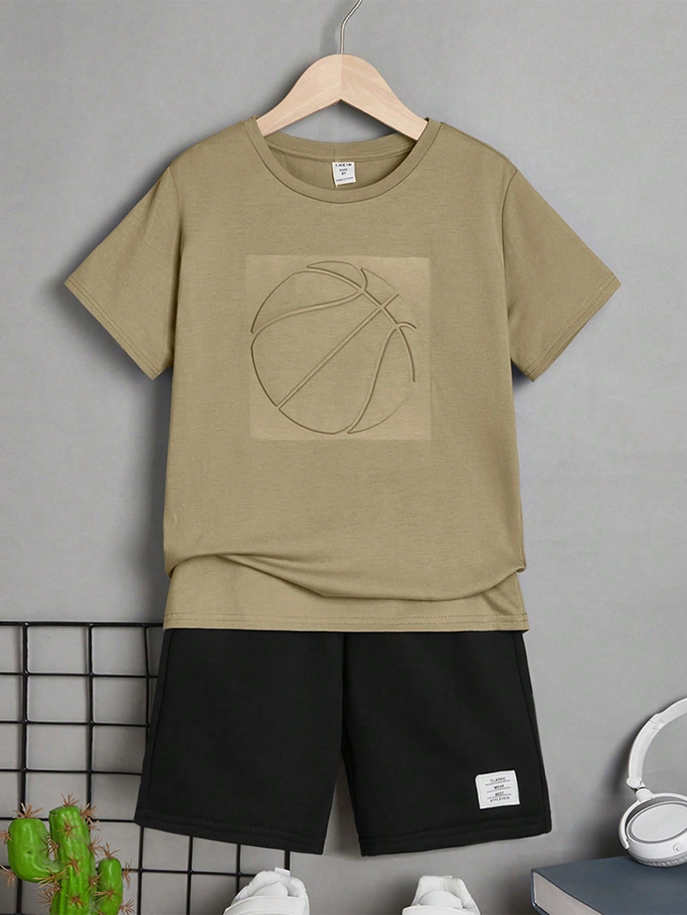 Tween Boy Basketball Pattern Tee & Letter Patched Detail Shorts