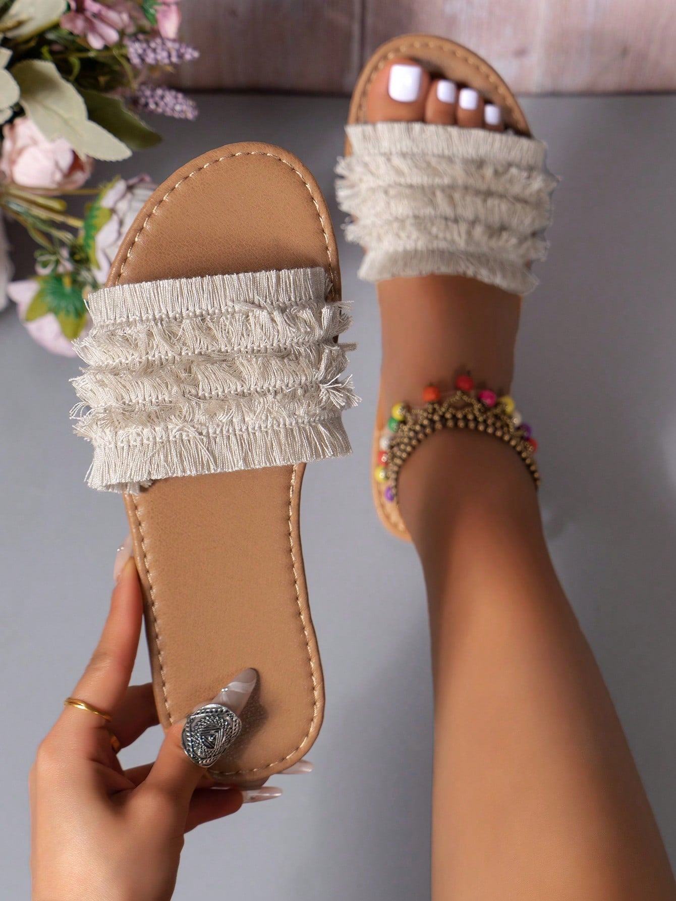 Women Flat Pink Vacation Style Sandals With Tassel Decoration