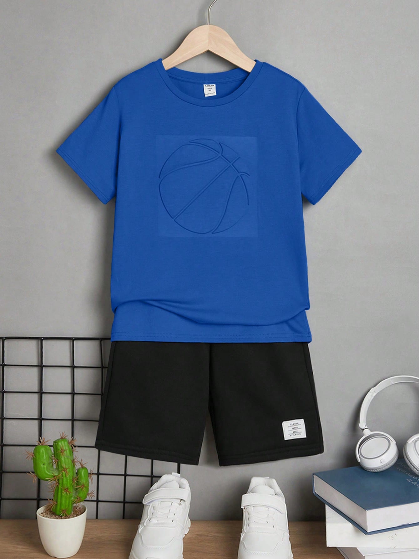 Tween Boy Basketball Pattern Tee & Letter Patched Detail Shorts