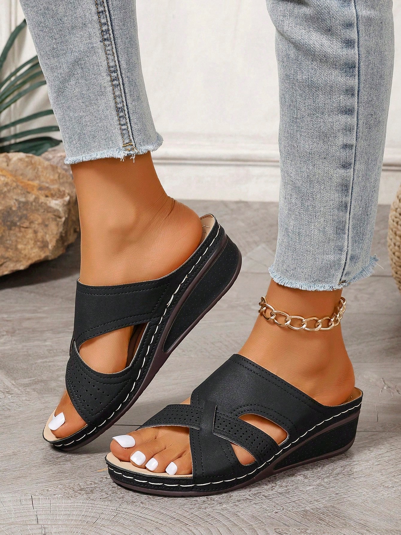 Women's Summer New Fashionable Hollow Out Stripe Design Casual And Comfortable Breathable Slippers, Embroidery And Thick Bottomed Sandals For Travel, Beach And Wedges