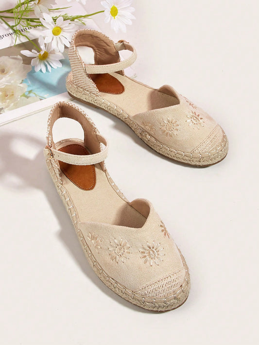 Women's Embroidered Hollow Out Comfortable Flat Shoes, 2024 New Spring/Summer Arrival, Coastal Resort Style, Comfortable And Breathable Flat Shoes