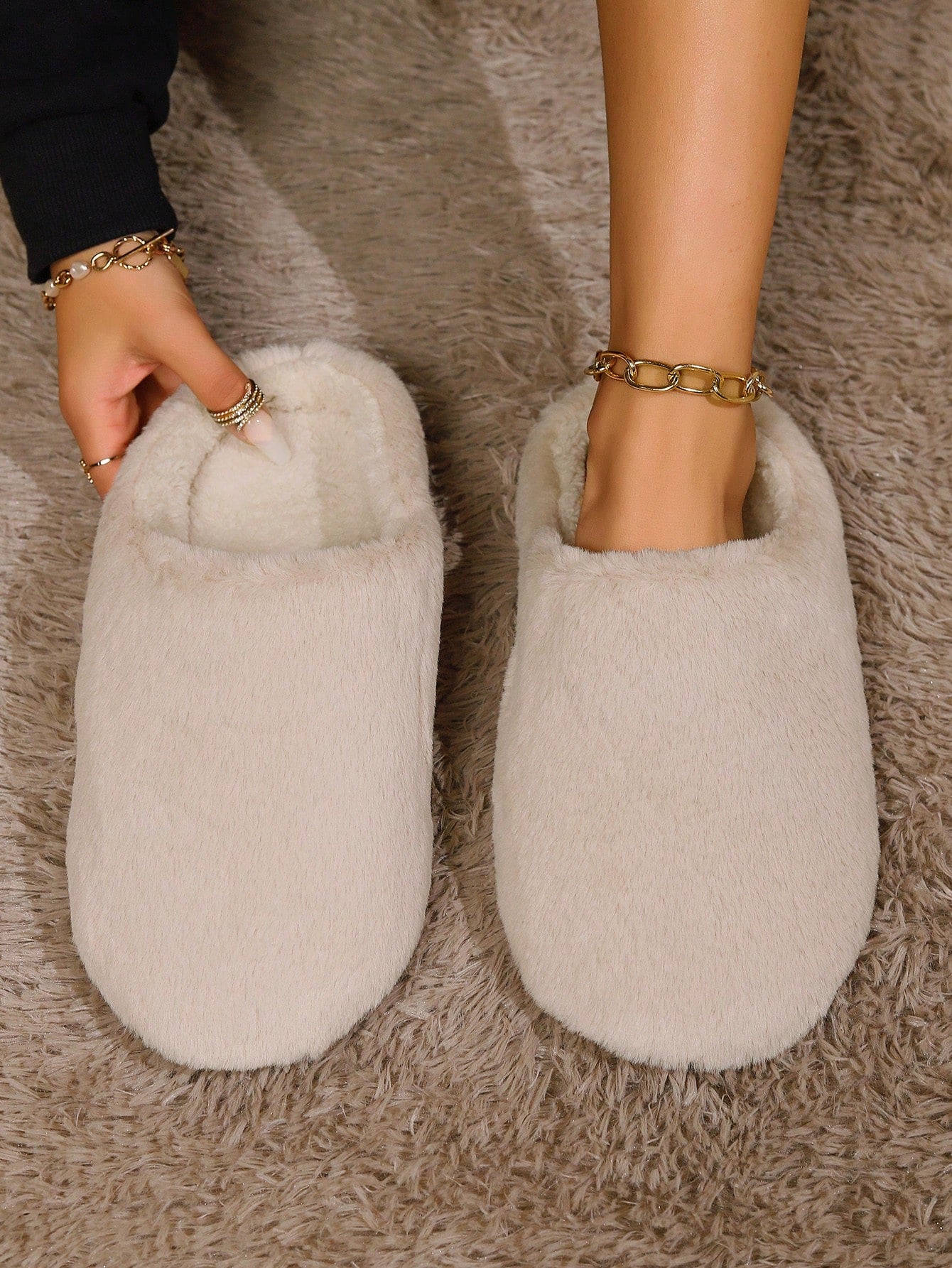 Women's Closed Toe Style Indoor Slippers, Four Season Anti-Slip Floor Slippers, Soft Light Weight & Comfortable Fluffy Slippers, Color Cute Slippers