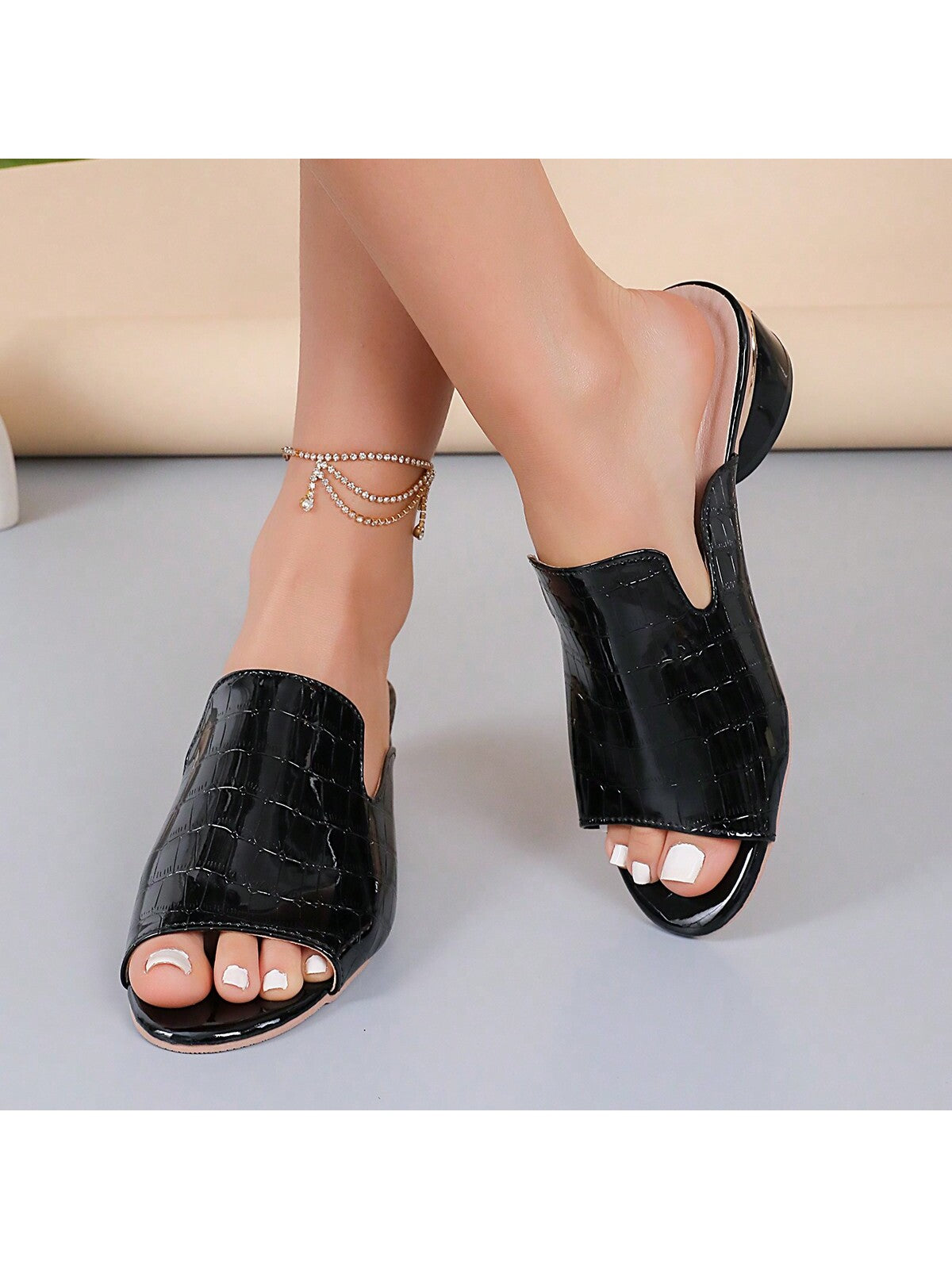 Women's 2024 New Summer Fashionable Casual Outdoor Soft-Sole Slippers, Large Size, Mid-Heel Chunky Heel, Open-Toe Sandals