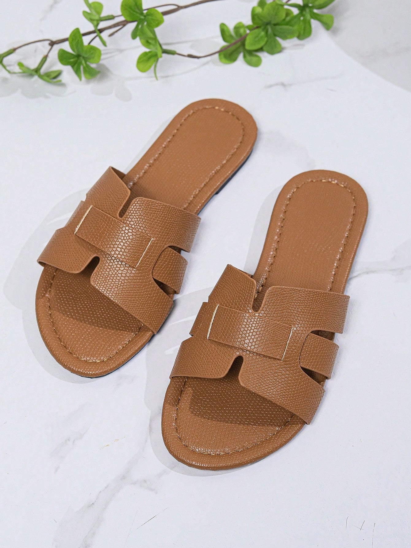 Teenagers' Leisure Anti-Slip Wear-Resistant Pu Round Toe Flat Fashion Women's Slippers For Summer Vacation, Beach, Euopean And American Styles