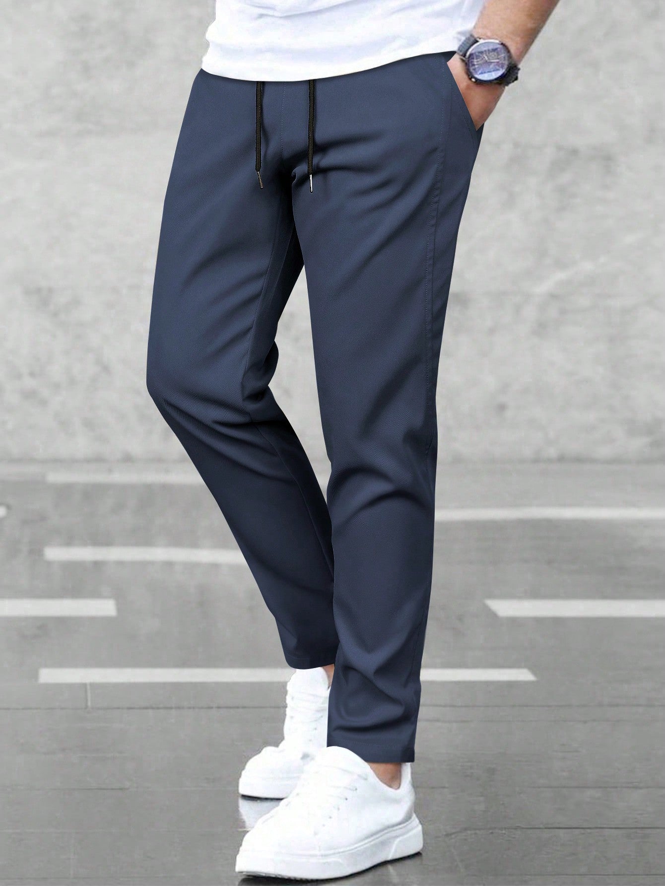 Men Solid Slant Pocket Drawstring Waist Pants