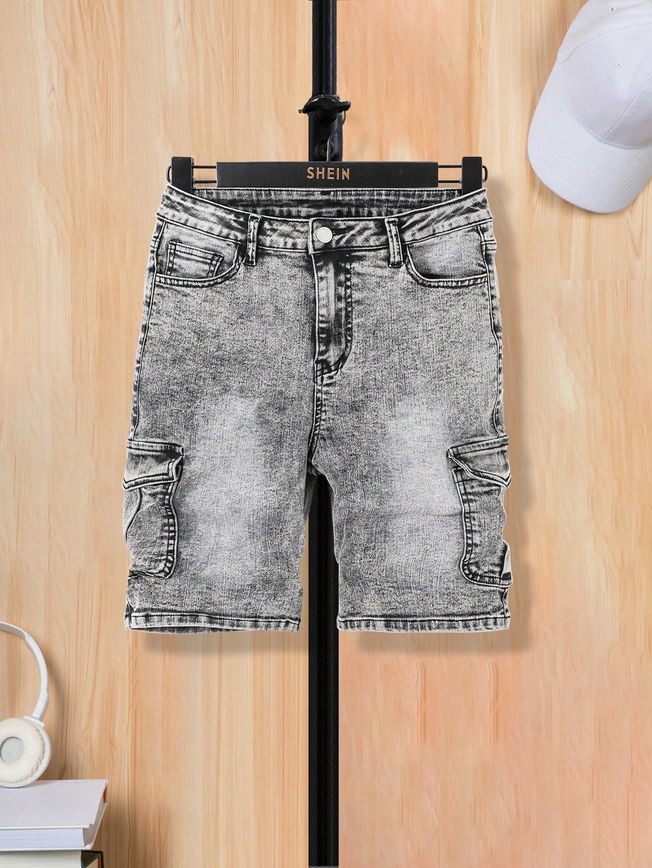 Teen Boy Multi-Pocket Ripped Frayed Snow Washed Grey Denim Shorts , For Spring And Summer